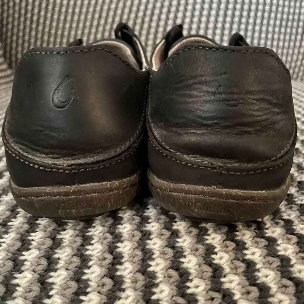 OluKai Honua black leather shoe men’s size 8, women’s 11